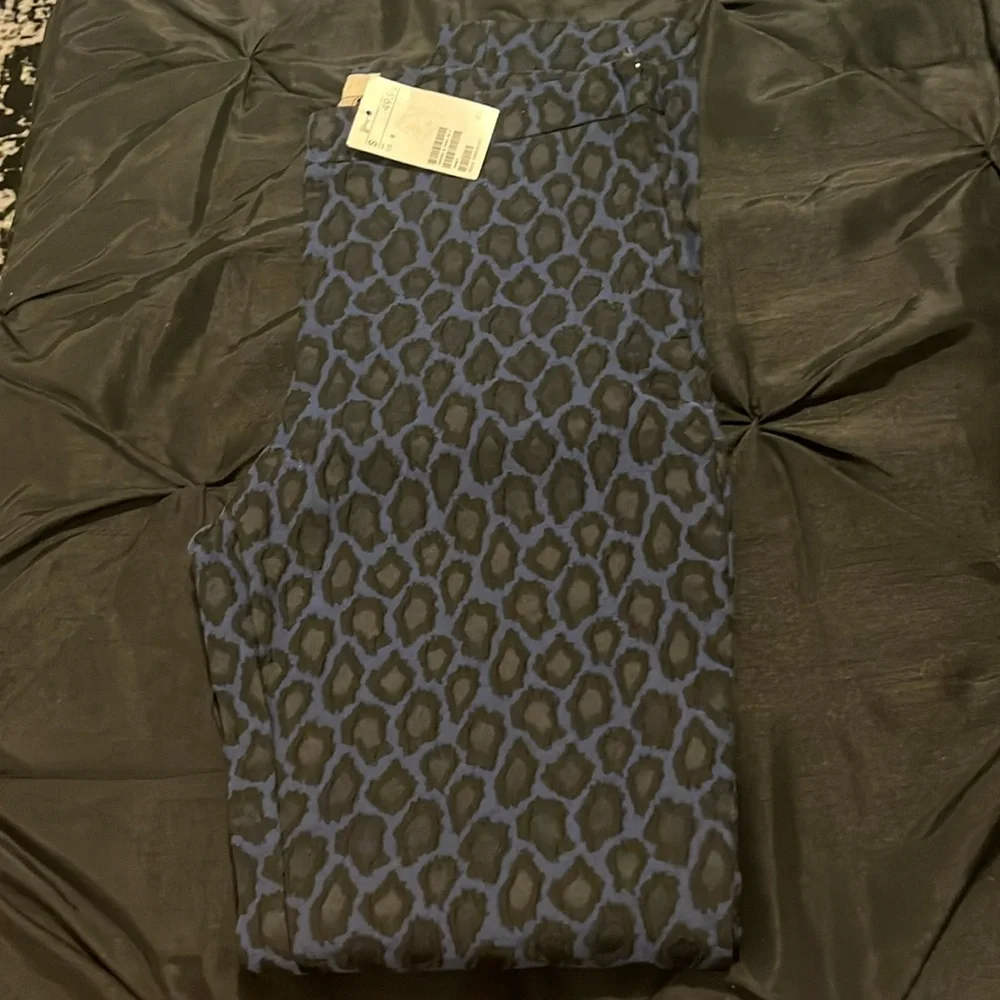 H&M Mid Rise Pants Animal Print Blue Black Zipper Closure size 8~NEW WITH TAG!~ - Picture 5 of 7